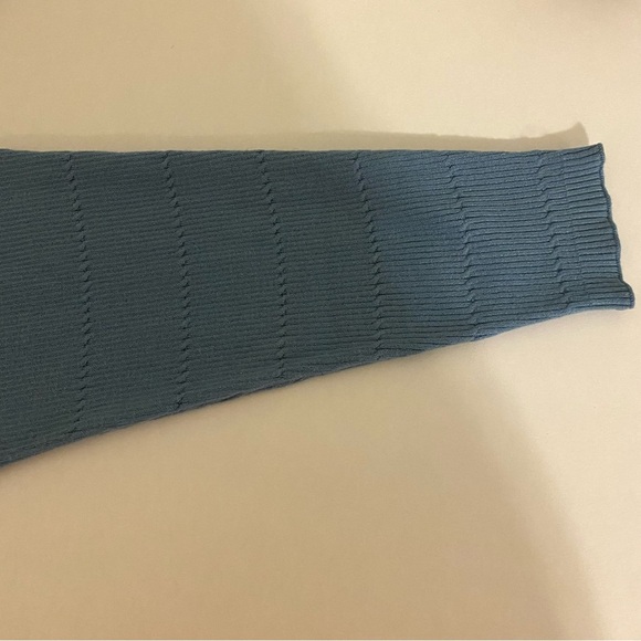 NWT Cyrus Small Long Sleeve Blue Sweater - Picture 8 of 12